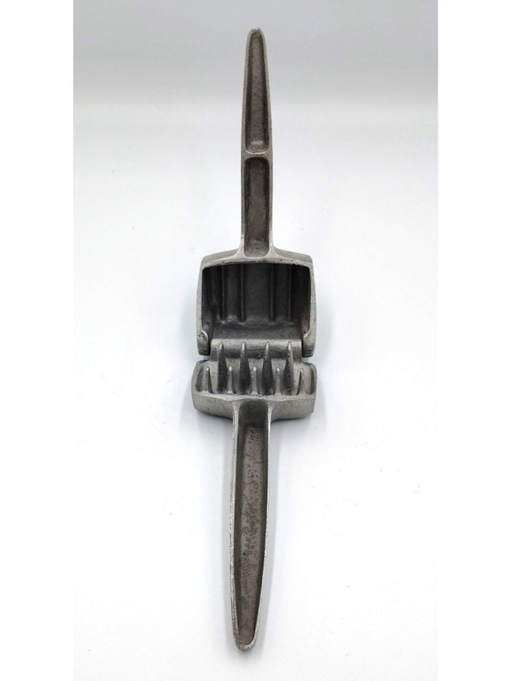 Vintage Crush-A-Cube Ice Cube Crusher Cast Metal Bar Cocktail Tool USA - Picture 5 of 14
